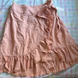 Anthropologie peach ruffled wrap around skirt. With pockets. Size M NWT